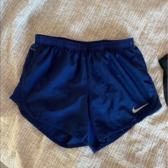 ONE LEFT Nike dri-fit shorts - Picture 3 of 6